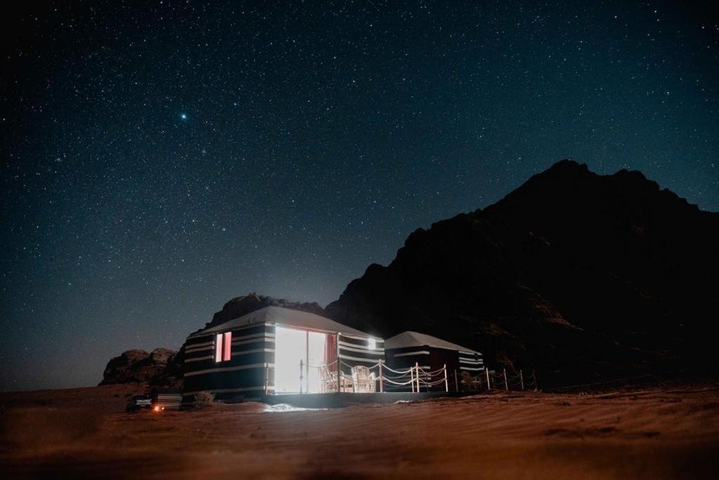 Wadi Rum Sky Tours&Camp Eksteriør billede